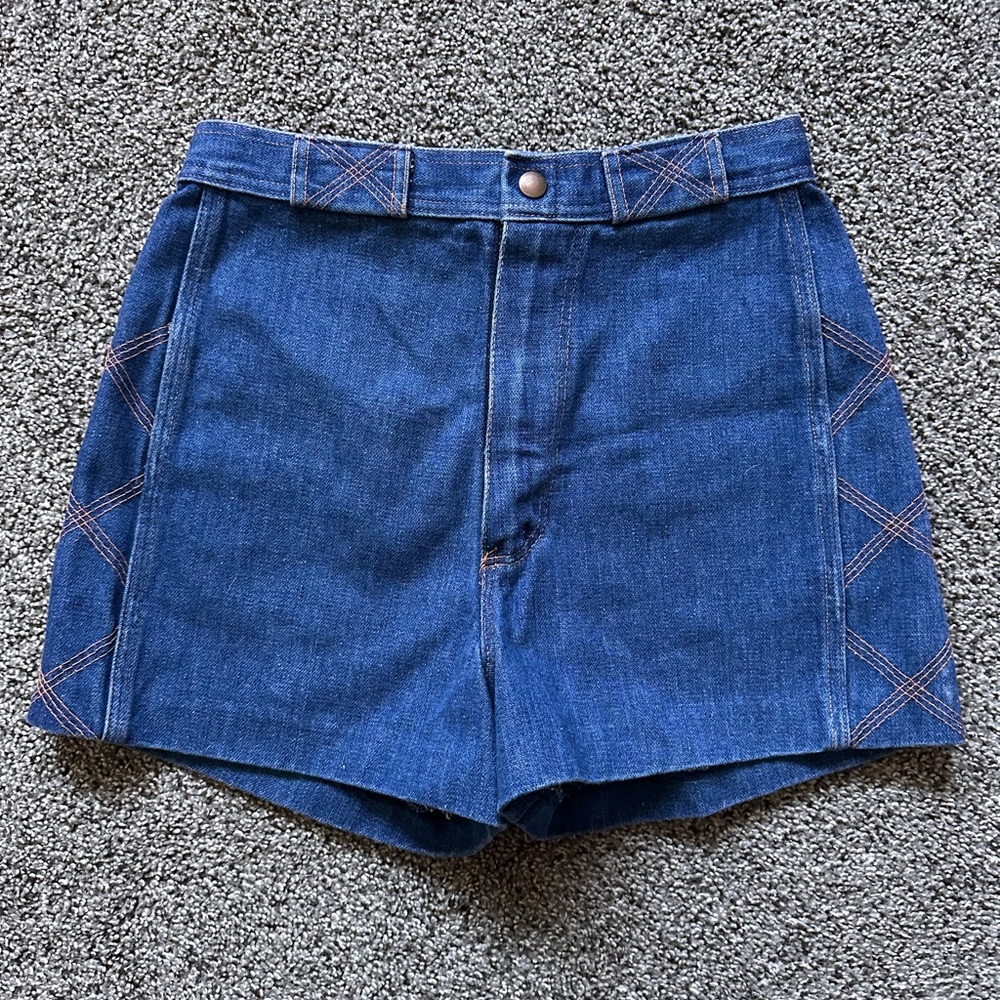 Authentic 1970s Wrangler High-Rise Denim Shorts (1973–1977)
